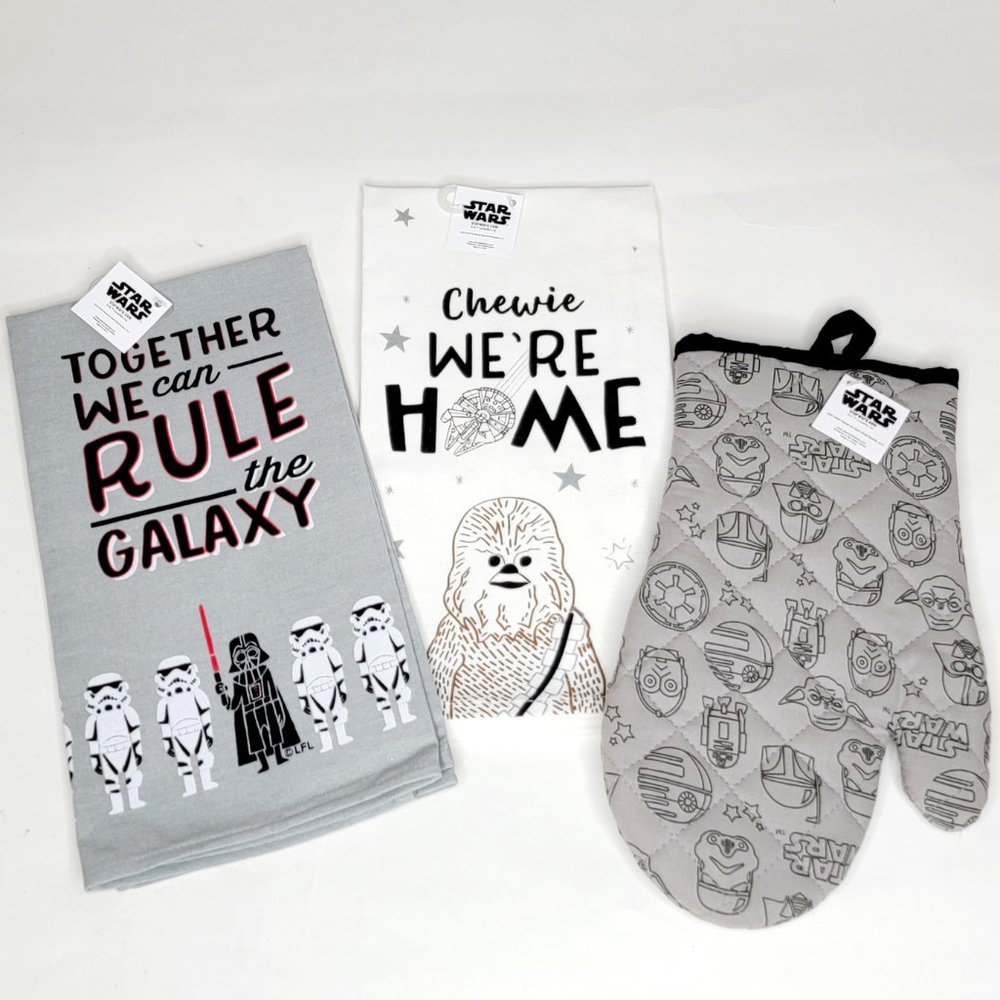 Bundle of 3 NWT Stars Wars Kitchen Towel Oven Mitt Set Chewbaca Darth Vadar